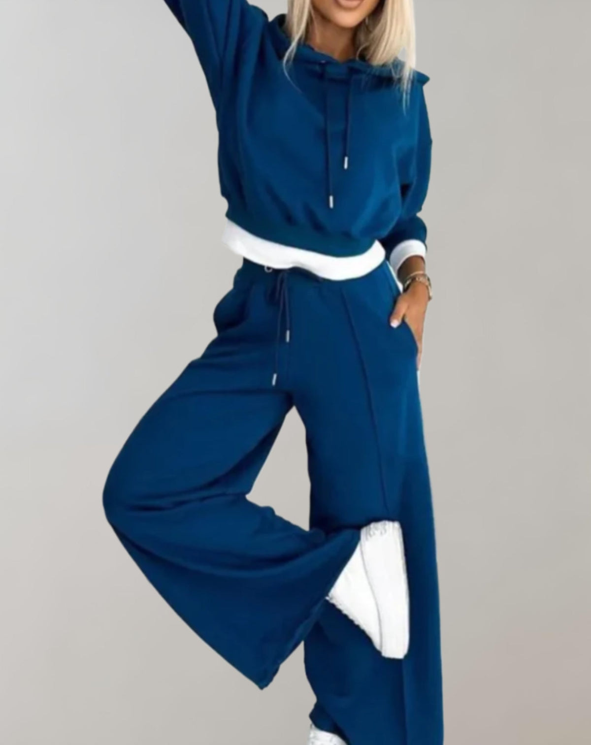 Women's Oversized Hoodie Two-Piece Set with Drawstring Waist Wide-Leg Pants Relaxed Style