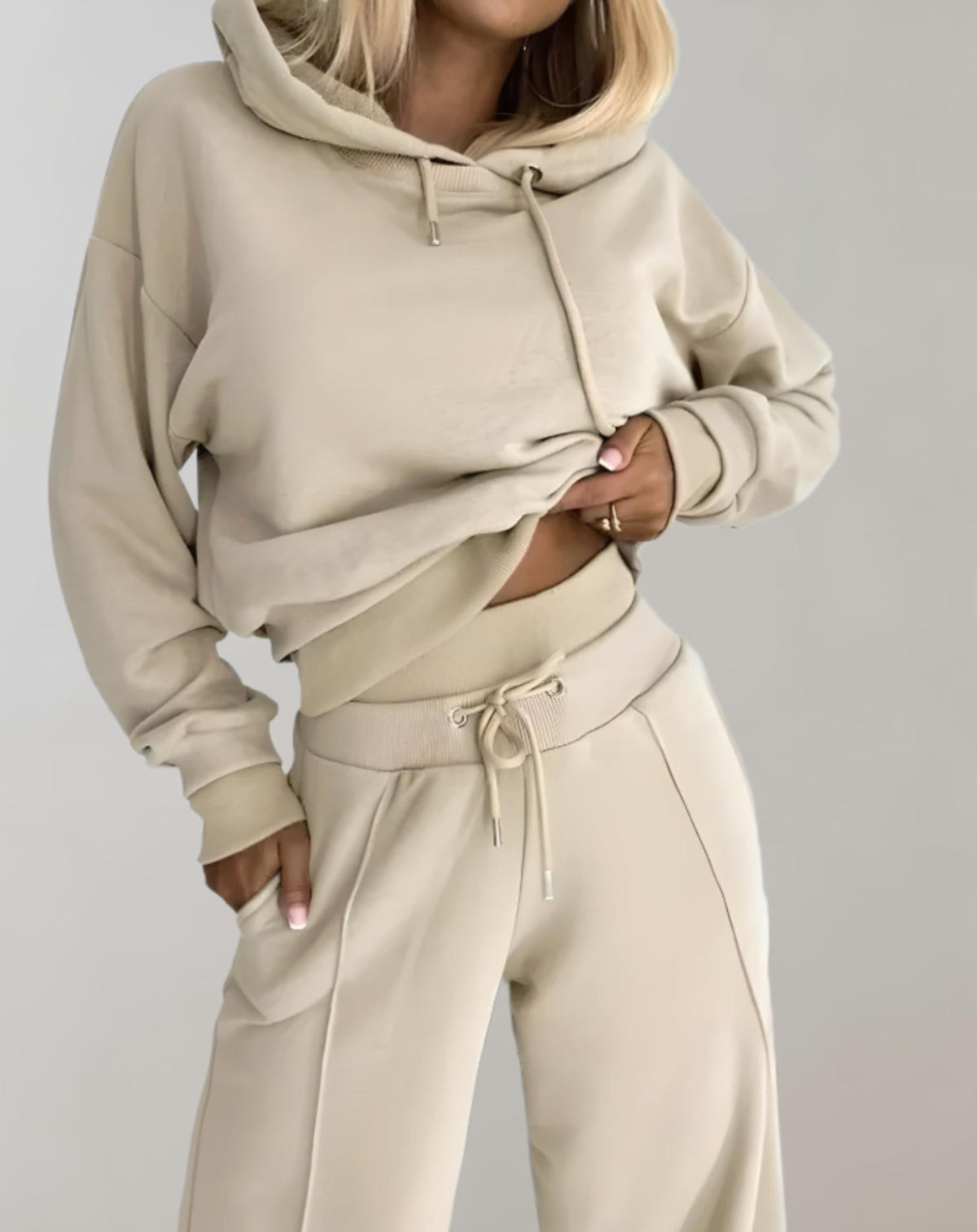 Women's Oversized Hoodie Two-Piece Set with Drawstring Waist Wide-Leg Pants Relaxed Style
