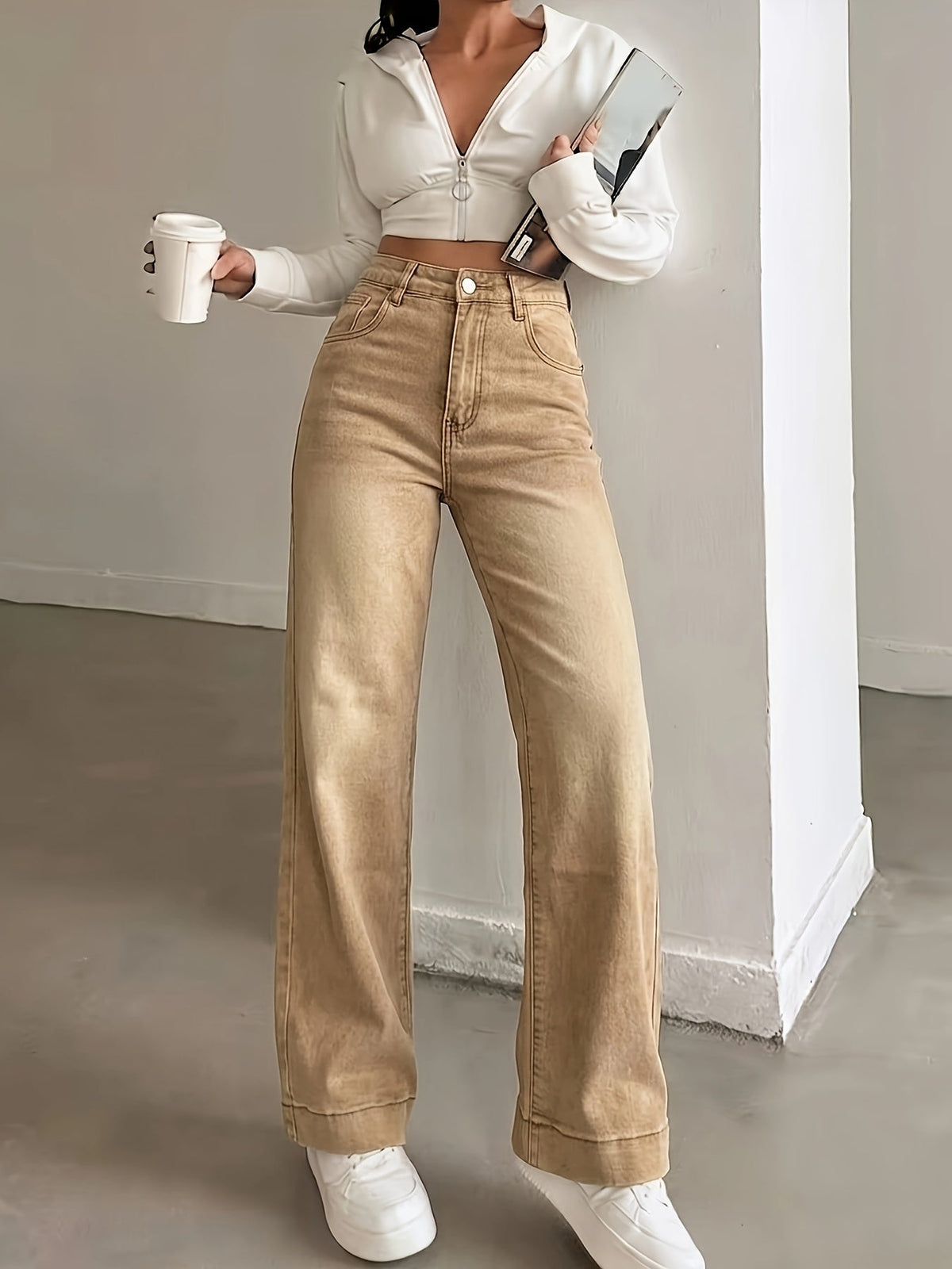 Women's Brown Vintage Wash Flare Jeans with High Waist, Five-Pocket Design and Wide Hem